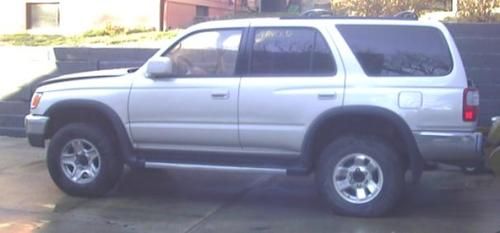 1997 toyota 4runner sr5 4wd- 6500 miles - accident damage - runs and drives!!!!!