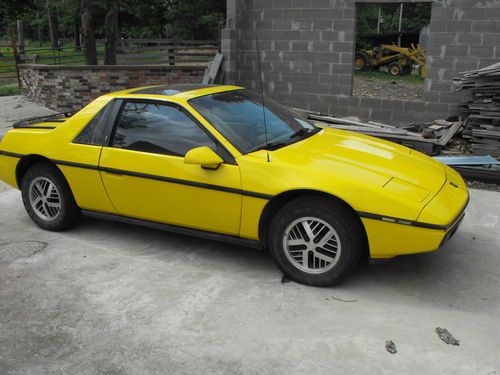 1986 pontiac fiero sport coupe 2-door 2.5l