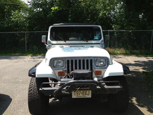 White jeep wrangler