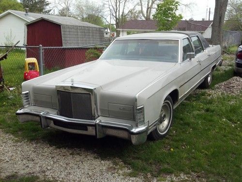 1979 lincoln continental town car - 91,000 m - runs great - interior looks great