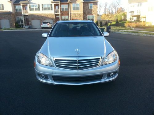 Mercedes c300 luxury 4-matic only 3000 miles!!! like new. warranty ! low reserve