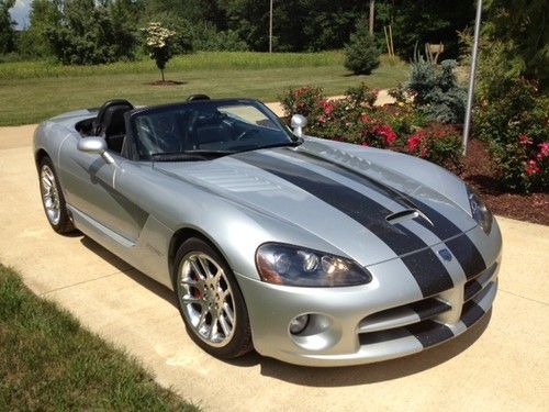 Dodge viper srt convertible with racing stripes