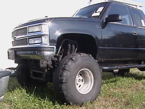 1997 chevy z71 stepside lifted, mud tires, cowl hood, rust free, needs some work