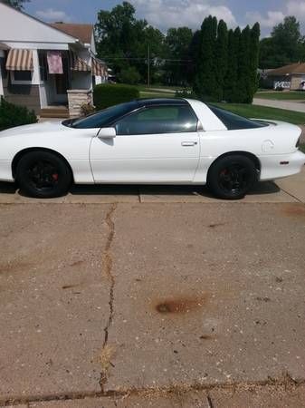 1998 chevy camaro great body on it for a low price! (needs new engine)