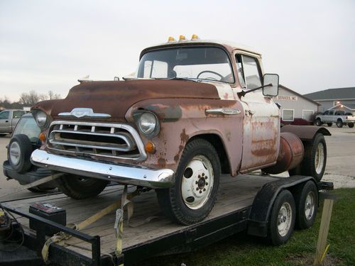1957 chevy semi/tractor this is what a semi was backe in 1957 all orignial