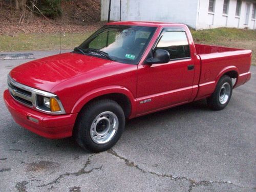 1994 chevrolet s10//4.3 automatic//67210 actual miles//make an offer
