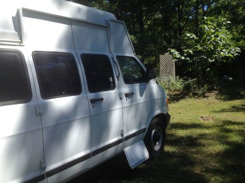 2002 dodge ram b3500 van with wheelchair lift and multiple chair capacity
