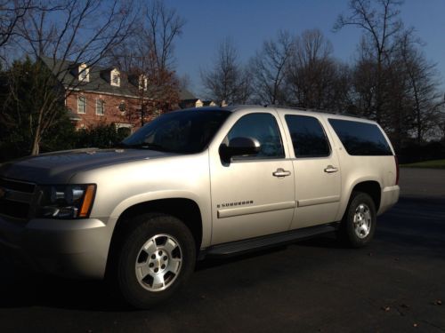 2008 chevy suburban 1500 lt in good condition, runs great