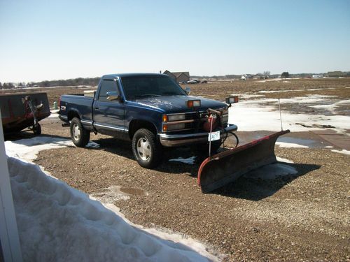 1993 chevrolet pick up with plow