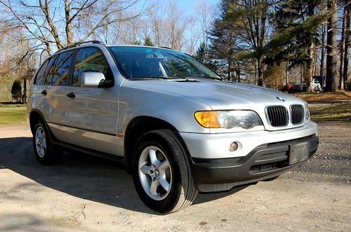 Very clean one owner 2001 bmw x5 suv, 3.0 liter 6 cylinder, awd, moonroof, leath