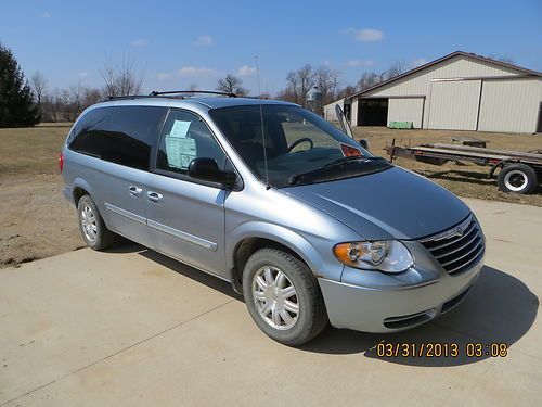 2005 chrysler town and country touring 3.8l