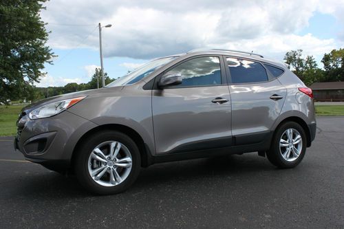 2012 hyundai tucson gls sport utility 4-door 2.4l one owner private party seller