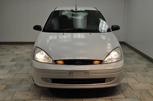 2002 ford focus zx3 white auto only 53k ext warranty