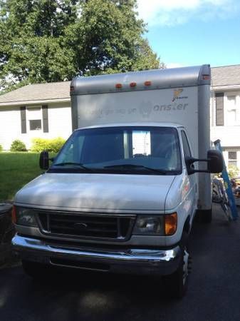 2005  ford e350 12' box truck dually  low miles