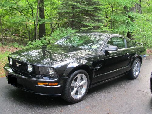 2006 ford mustang gt: v8, 5 speed, black with black leather interior