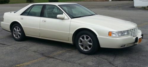 Cadillac sts - low mileage