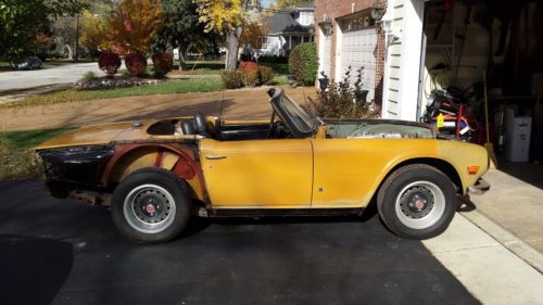 Triumph tr6 project with racing fenders, no reserve!