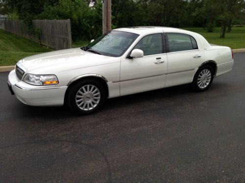 2004 lincoln town car ultimate 4.6l  awesome eye appeal! carfax certified! nice!