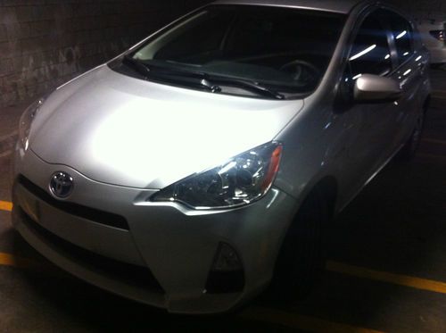 2012 toyota prius c two, only 702 miles, smells like new, clean title