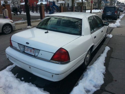 2001 ford crown victoria v8 white - sony stereo, remote start, active alarm sys.