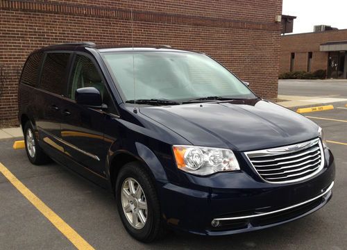 2013 chrysler town &amp; country touring dvd leather