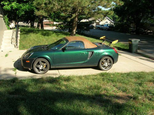 2001 toyyota mr2 spyder mileage 80079.00 green and tan leather 17' alloys