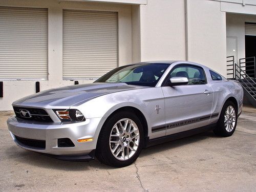 2012 ford mustang preium - automatic - 1 owner - clean carfax