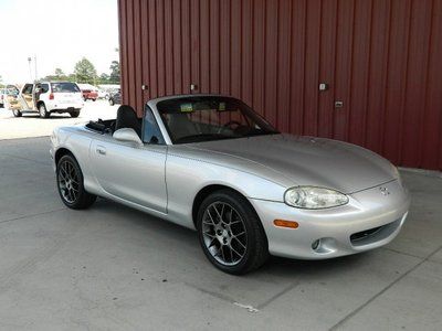 Convertible 1.8l leather seats 28 hwy mpg 5-speed manual trans clean carfax