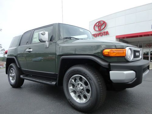 New 2013 fj cruiser 4x4 4.0l v6 army green upgrade &amp; convenience package boards