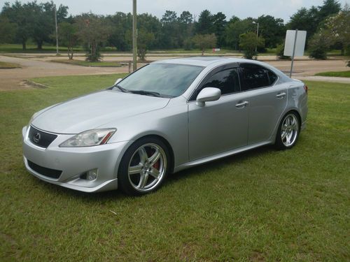 2006 lexus is350 87,000 miles navigation,heated and cooled seats back up camera