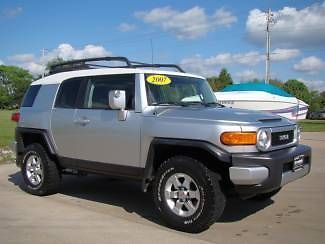 2007 toyota fj cruiser silver trd!4x4 high miles but service records available!