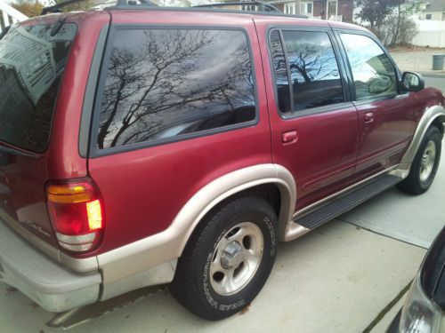 2000 ford explorer eddie bauer - leather- power everything- moon roof- 6 cd- 4x4