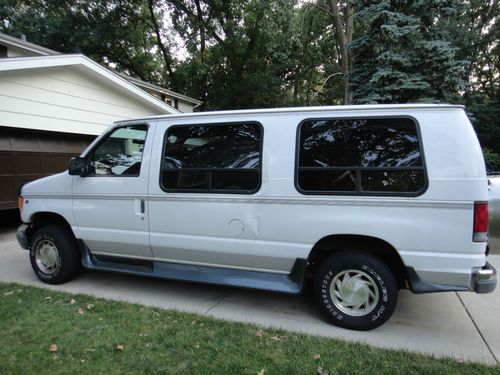 Mobility van with hydraulic lift - 1999 ford e-150 with less than 60,000 miles