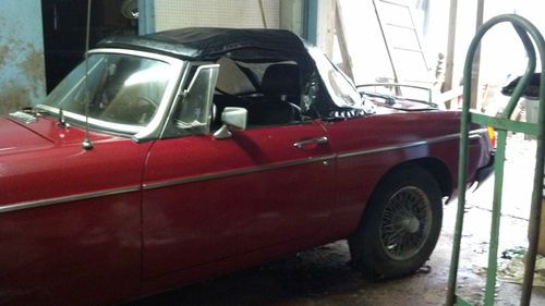 Mgb convertable 1977 red in storage since 1986   no title bill of sale only