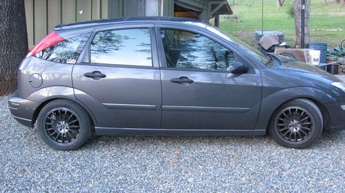 2002 ford focus zx5 low miles, aftermarket extras, etnie wheel,s wont smog ca