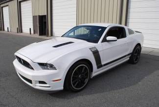 2013 mustang boss 302 wht/blk 7k awesome like new no reserve