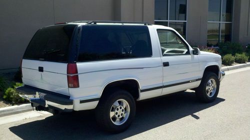 1996 2 door tahoe real nice super clean just spent $3500 on repairs!  must see