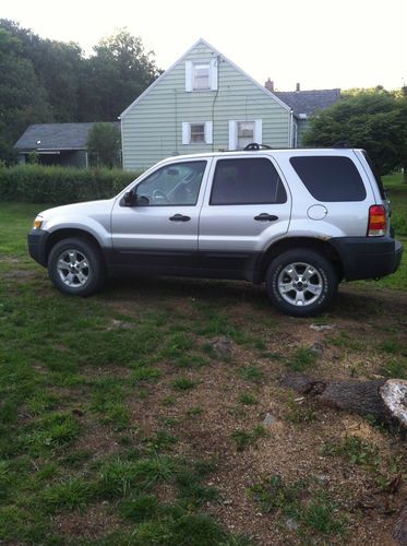 2005 ford escape. front wheel drive. needs one thing. no reserve