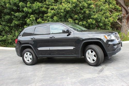 2012 jeep grand cherokee laredo w/ only 8700 miles! - black and no accidents!