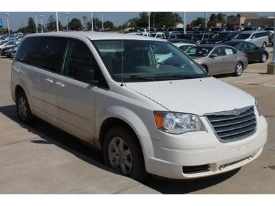 2010 chrysler town &amp; country no reserve!!!