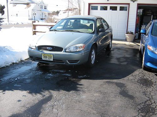 2005 ford taurus se  excellent one owner car green located in  nj