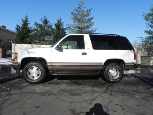 1995 tahoe 2-door, original owner. great truck. 45k mi private seller no reserve