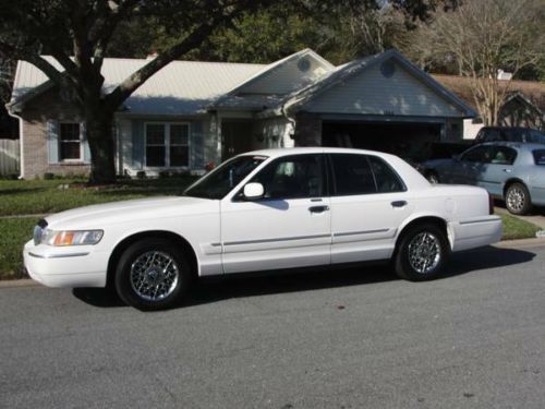 Mint 1 owner garaged -55k orig miles-2002 mercury grand marquis-loaded/maintaine