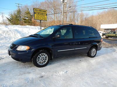 04 cryslet town &amp; country all wheel drive van 7 passanger very good condition