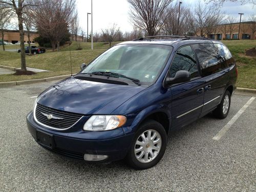 2002 chrysler; town &amp; country lxi, (no- reserve)