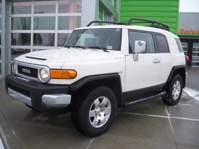 2010 toyota fj crusier 4x4 1 owner! adventure package factory subwoofer