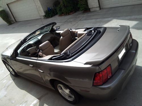 2001 ford mustang deluxe convertible
