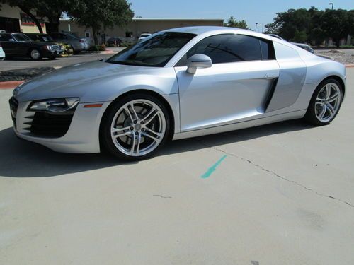 2009 audi r8 coupe quattro r tronic w/ only 2k miles!!  like new!!!