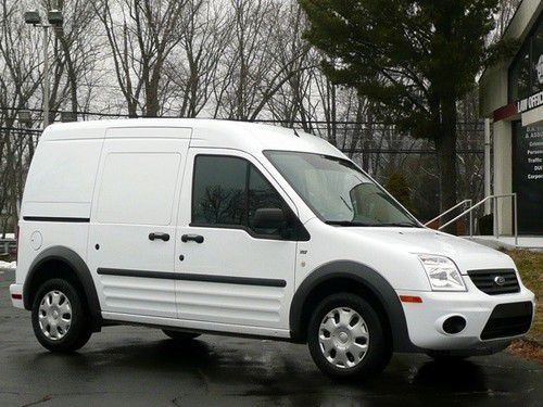 Xlt cargo van auto full pwr 17k must see and drive save