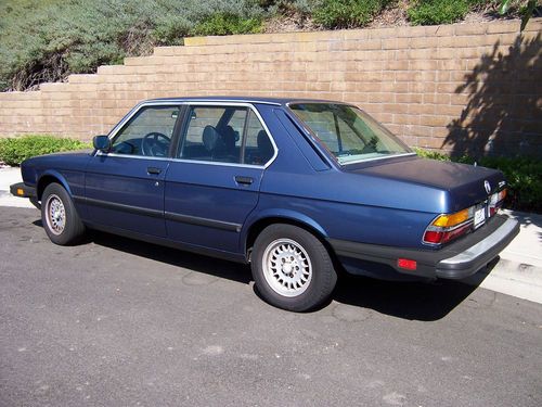 1984 bmw 528e runs great!. classic older bmw. great cars runs strong low mileage